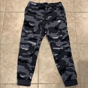 Men’s Nike camo joggers